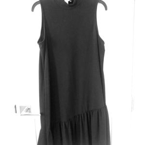 Stylish black dress!